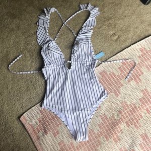 Cupshe ruffled one piece swimsuit